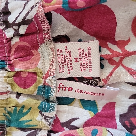 It Has POCKETS - Picture 4 of 4